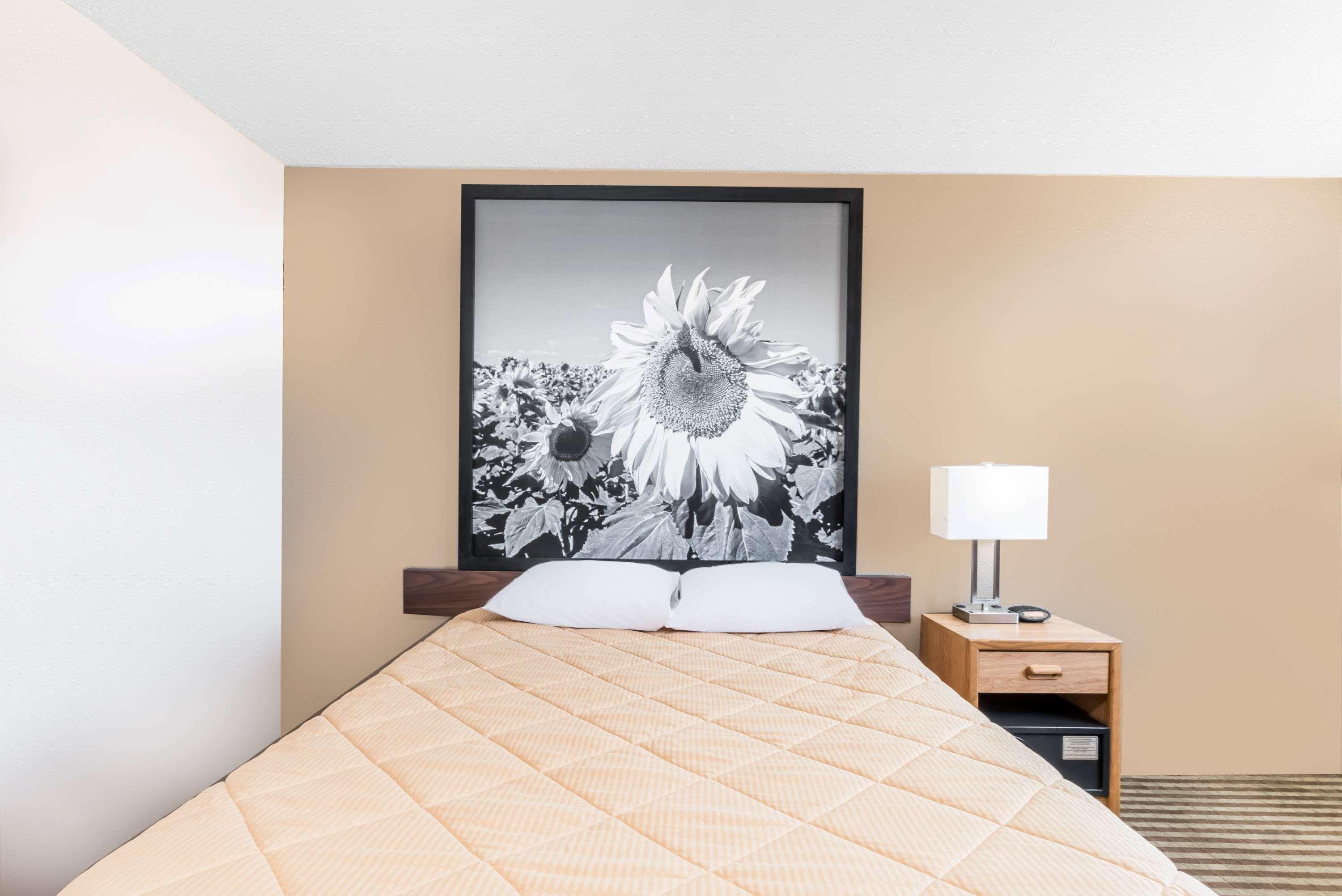 Super 8 By Wyndham Bowman Hotell Eksteriør bilde