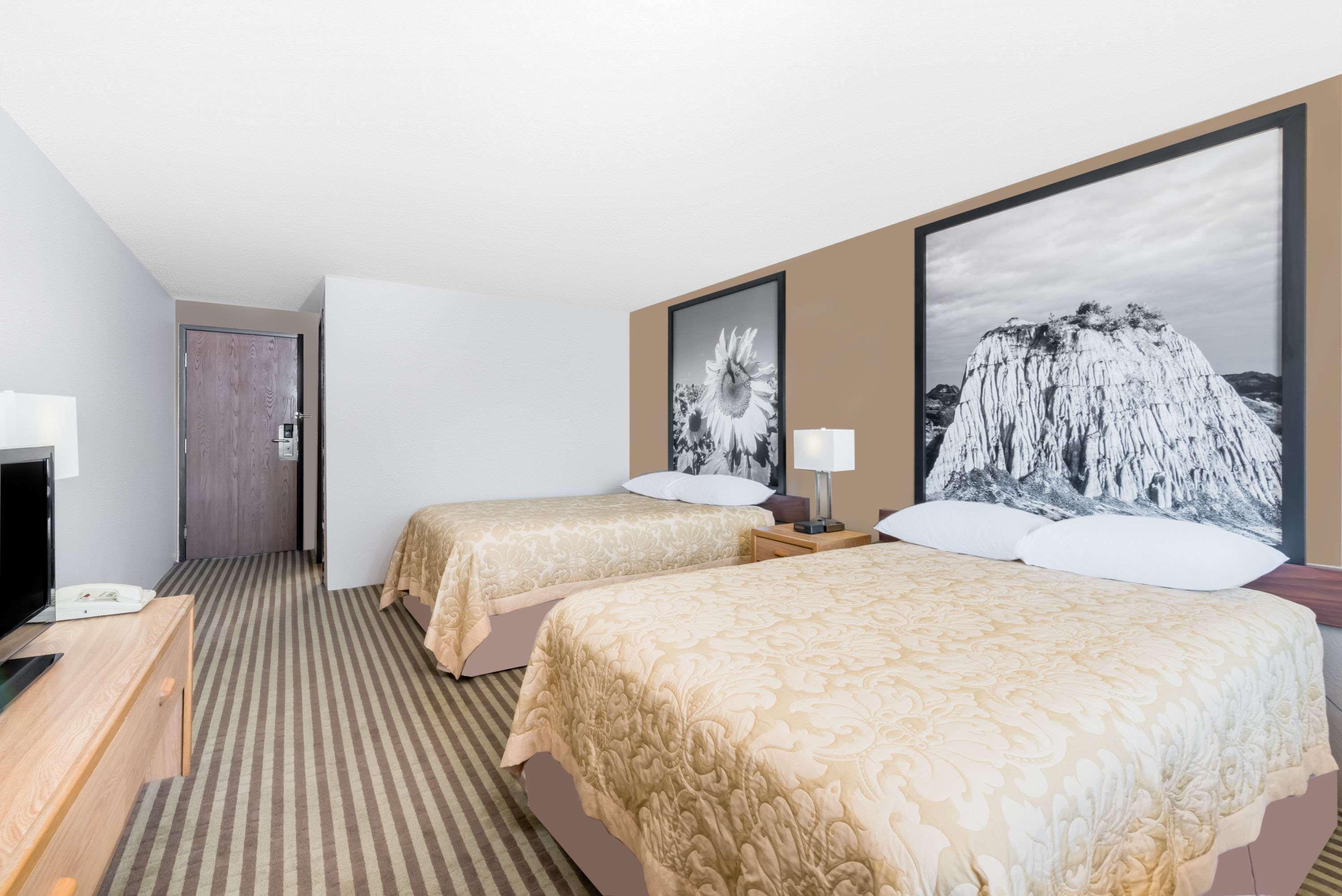 Super 8 By Wyndham Bowman Hotell Eksteriør bilde