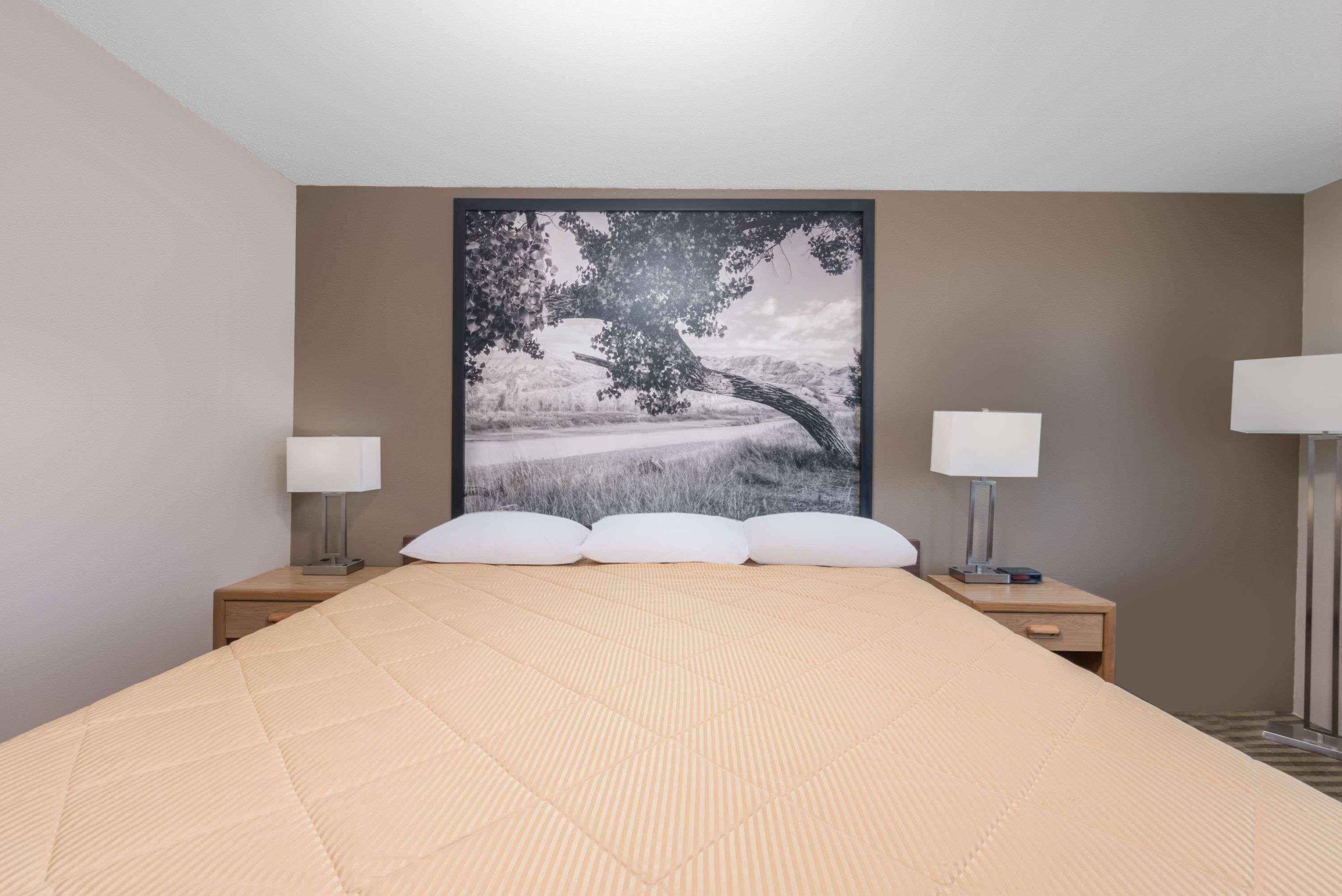 Super 8 By Wyndham Bowman Hotell Eksteriør bilde