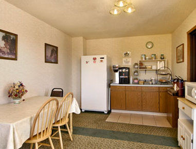Super 8 By Wyndham Bowman Hotell Eksteriør bilde